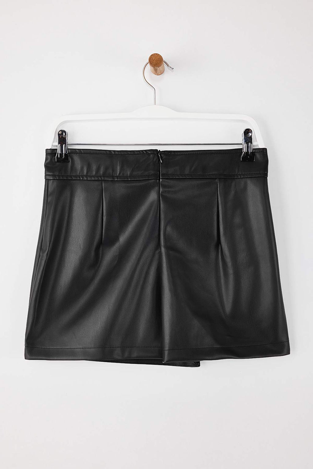 Siyah Suni Deri Mini Kruvaze Sort Etek TWOSS26SR00012