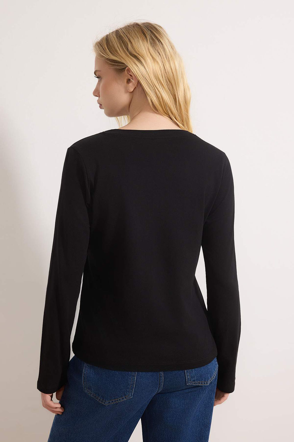 TRENDYOLMILLA Siyah %100 Pamuk Regular/Normal Kal?p Basic V Yaka Uzun Kollu Orme T-Shirt TWOAW21TS0099  фото 20