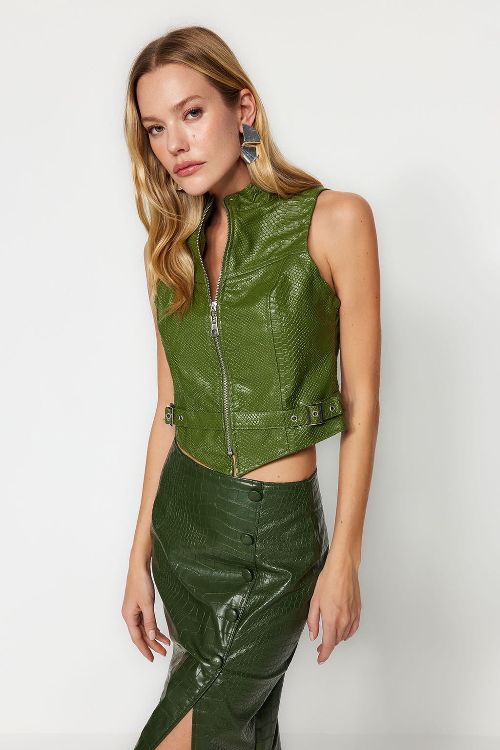 Limited Edition Haki Astarl? Timsah Desenli Crop Dokuma Yelek TWOAW22YE0083