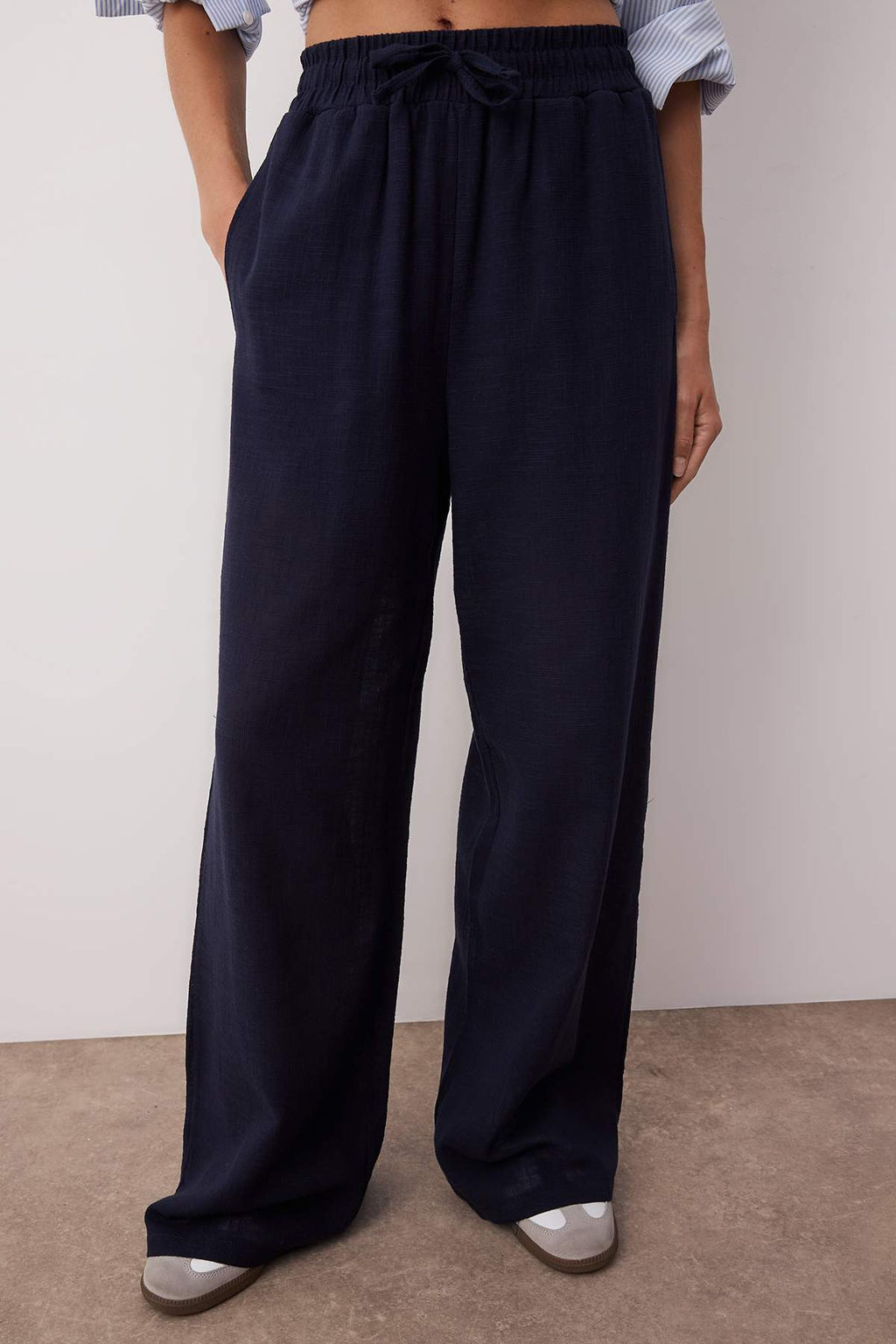 Lacivert Keten Gorunumlu Wide Leg/Genis Paca Sort Astarl? Beli Lastikli Pantolon TWOSS25PL00121