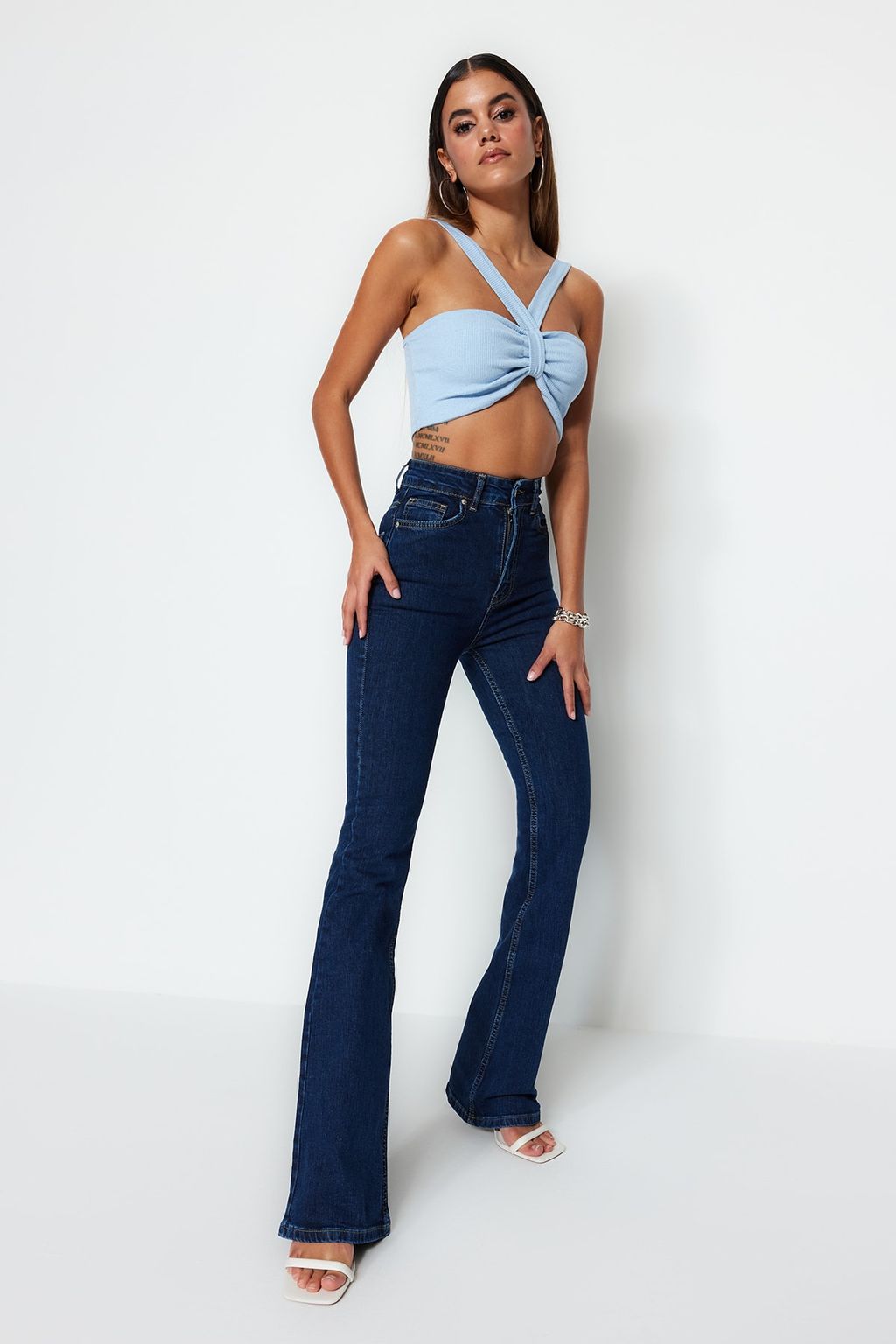 TRENDYOLMILLA Koyu Mavi Super Yuksek Bel Flare Jeans TWOSS23JE00064