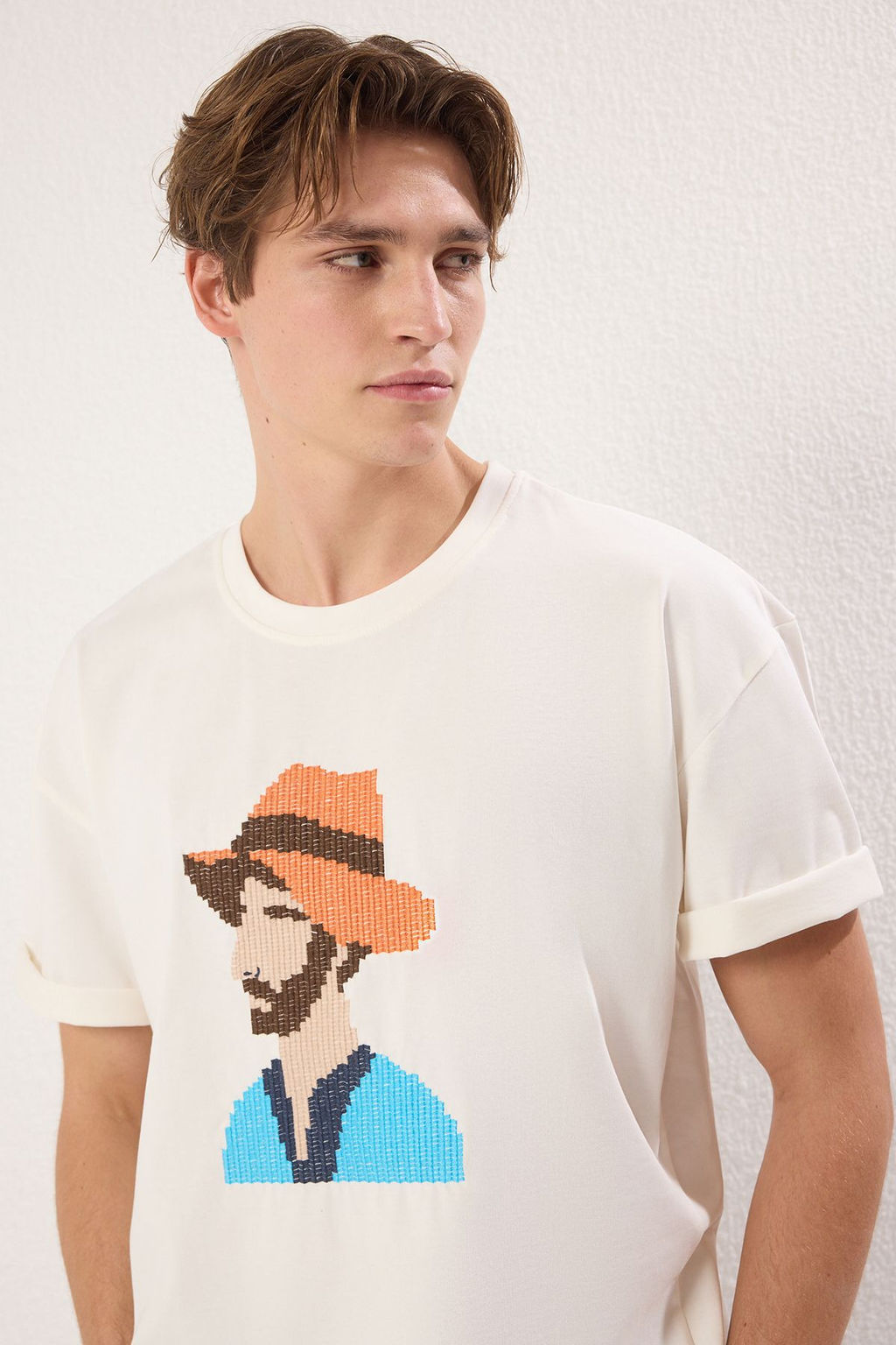 Trendyolmilla Man Ekru Oversize/Genis Kesim Nak?sl? Kal?n %100 Pamuk T-Shirt TMNSS25TS00011  фото 3