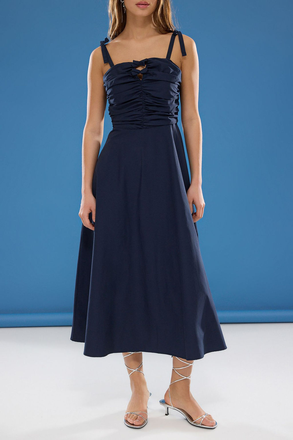 TRENDYOLMILLA Lacivert Duz A Kesim Fiyonk Detayl? Maxi Dokuma Elbise TWOSS25EL00144