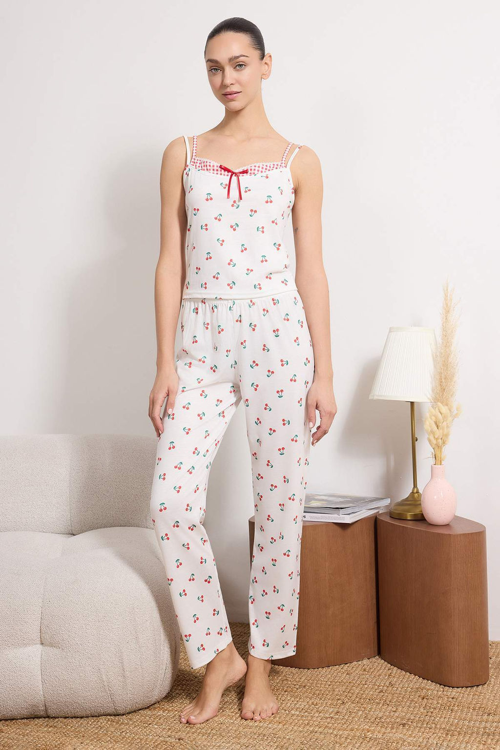 Beyaz-Cok Renkli Kiraz ve Ekoseli Ic Ice Gorunumlu Orme Pijama Tak?m? THMSS26PT00079 - Trendyolmilla фото 2