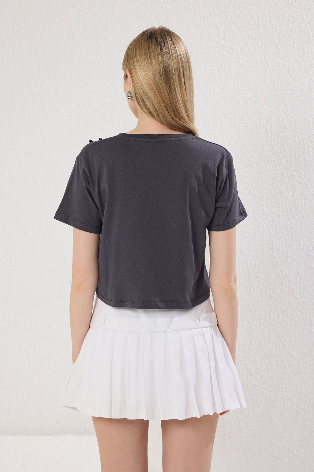 TRENDYOLMILLA Antrasit %100 Pamuk Fiyonk Detayl? Regular/Normal Kal?p Orme T-Shirt TWOSS25TS00087 фото 4