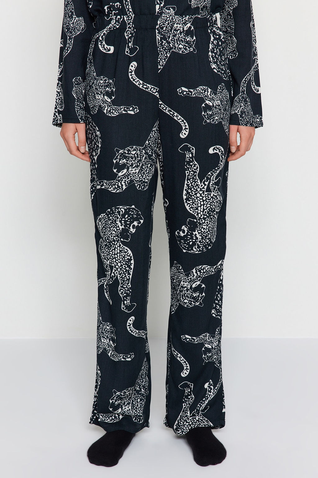 Trendyolmilla Antrasit Kaplan Desenli Viskon Dokuma Pijama Tak?m? THMAW24PT00092  фото 15