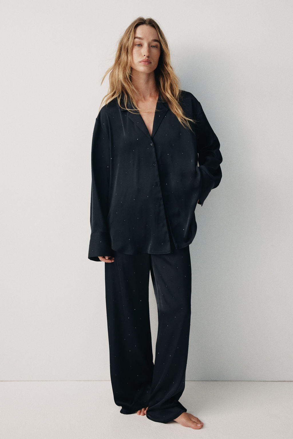 Camisa de pijama satinada con detalles decorativos - H&m фото 4