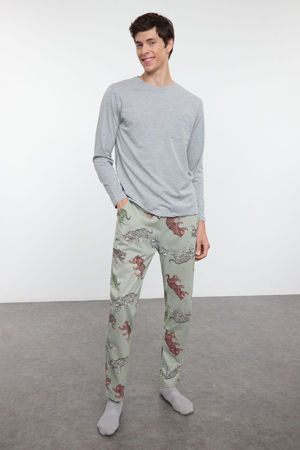 TRENDYOL MAN Gri Regular Fit Kaplan Desenli Couple/Cift Orme Pijama Tak?m? TMNAW25PT00051 - Trendyolmilla фото 2