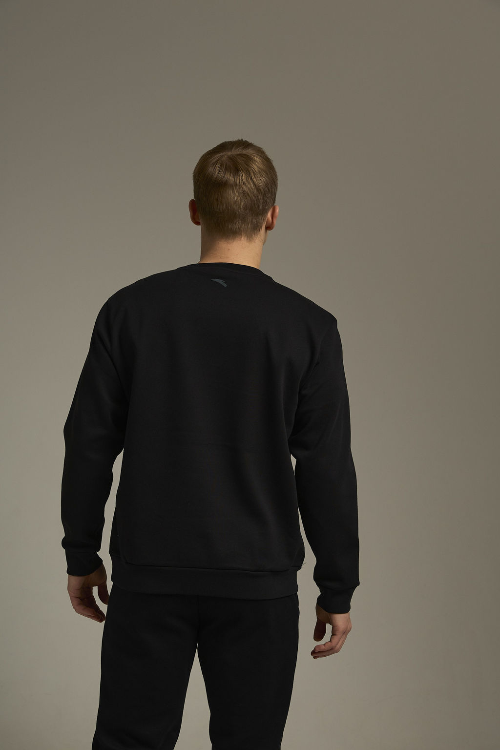 Свитшот Черный - Anta фото 2