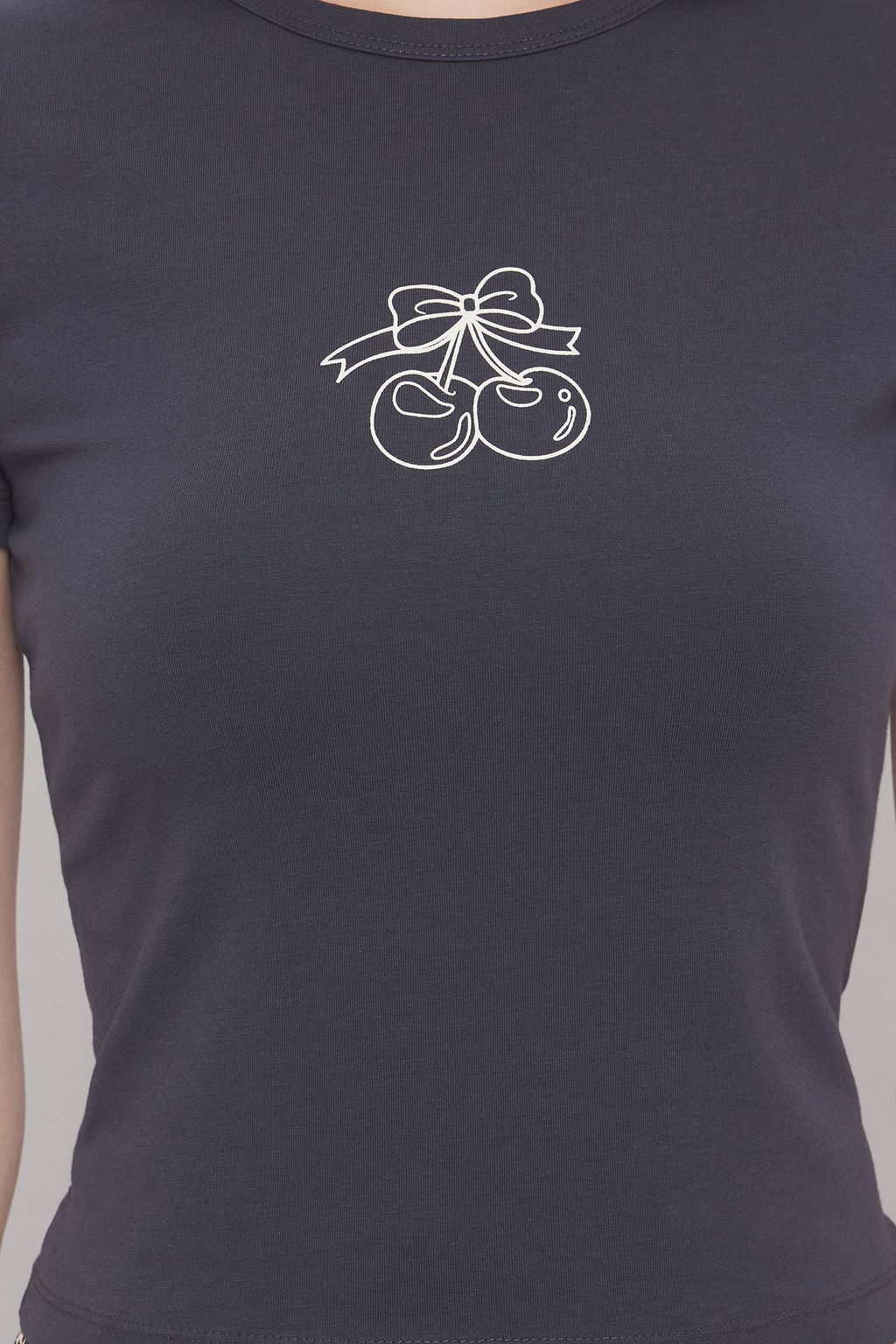 TRENDYOLMILLA Antrasit Fitted/Vucuda Oturan Nak?sl? Orme T-Shirt TWOSS25TS00082  фото 11