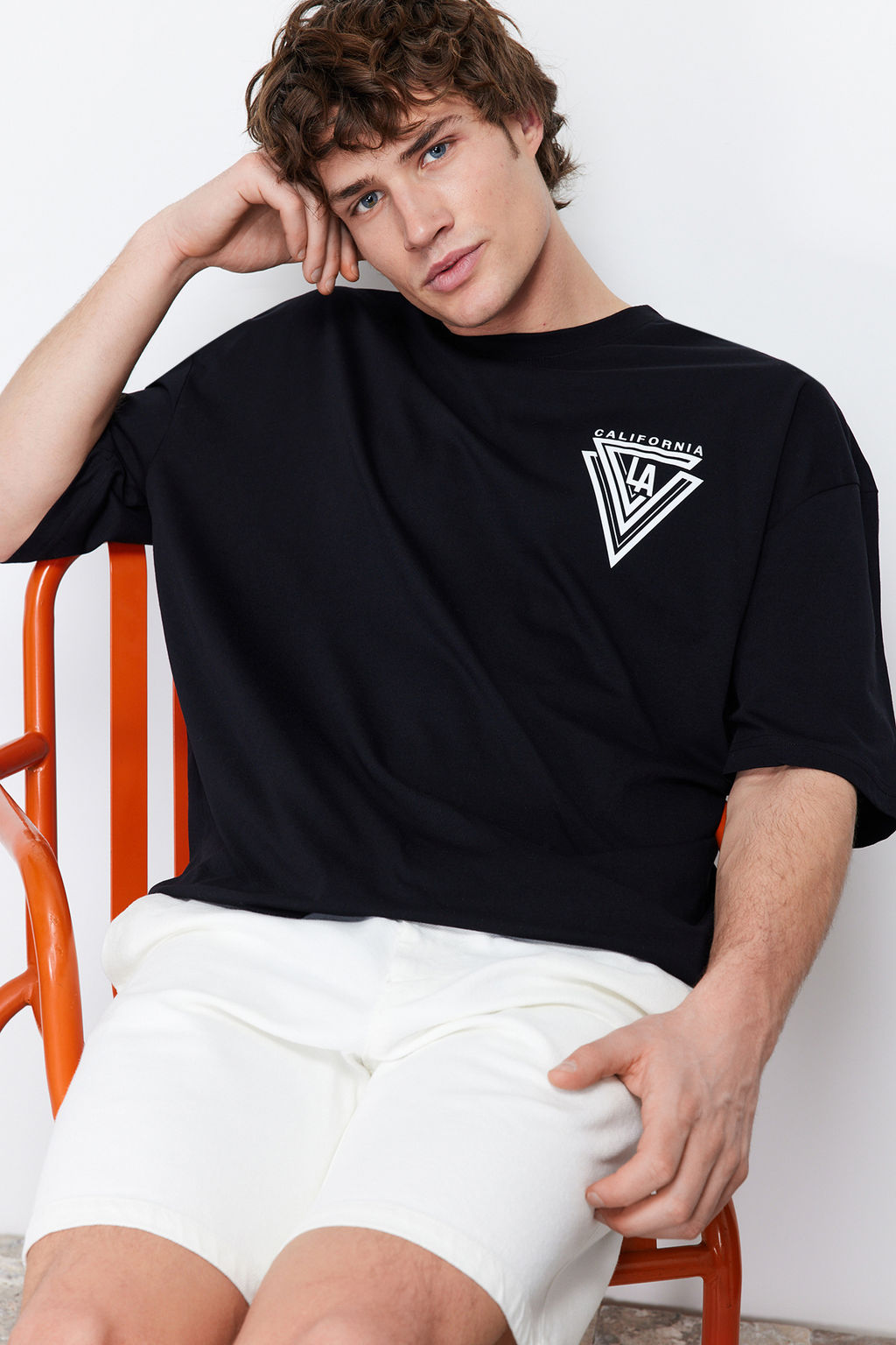 TRENDYOL MAN Oversize/Genis Kesim K?sa Kollu Sehir Bask?l? %100 Pamuklu T-Shirt TMNSS20TS1102 - Trendyolmilla фото 35