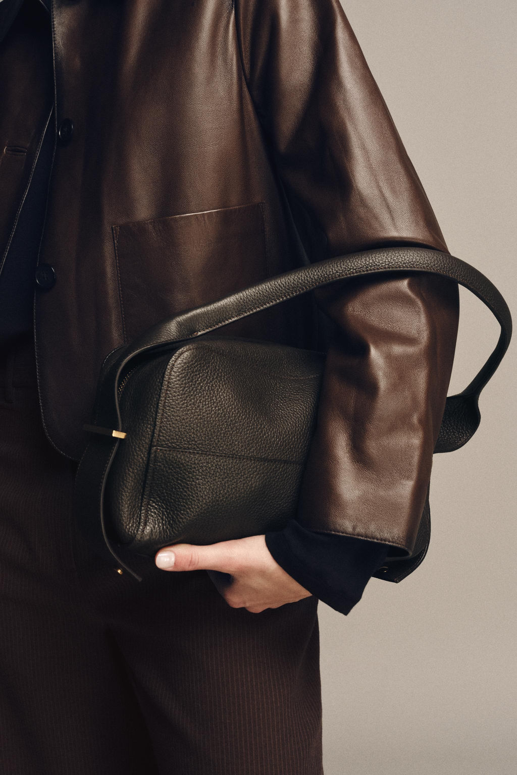 LEATHER SHOULDER BAG - Zara фото 2