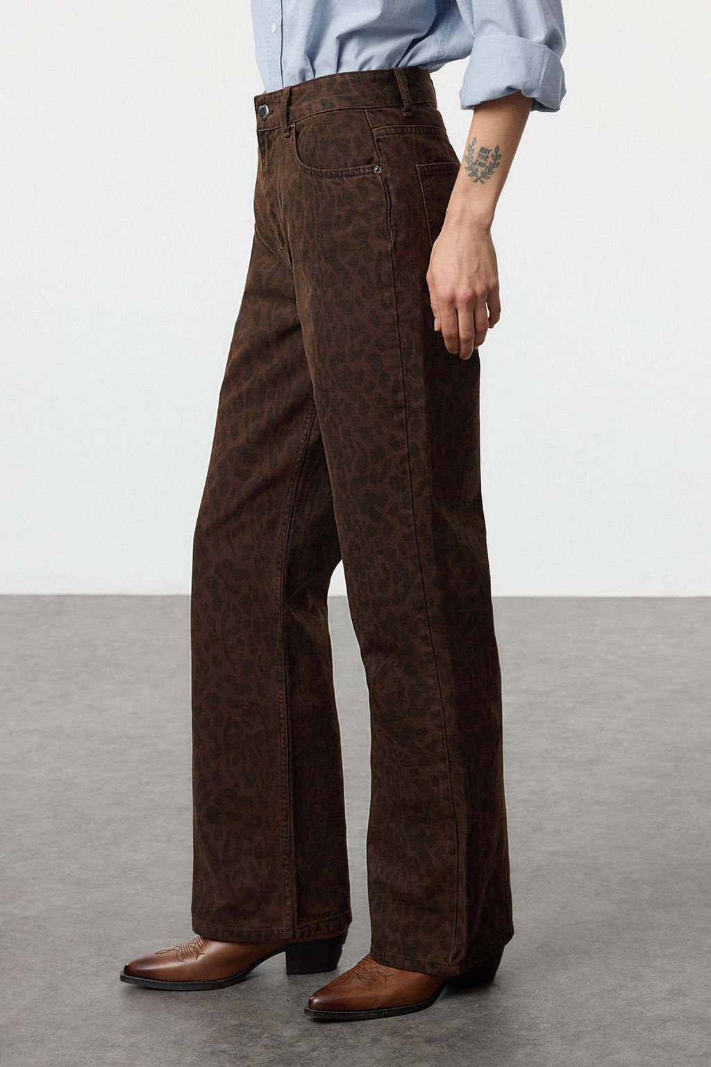 TRENDYOLMILLA Cok Renkli Leopar Desenli Kahverengi Yuksek Bel Wide Leg Jeans TWOAW25JE00260  фото 3