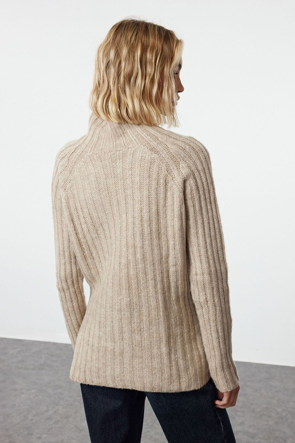 Antrasit Yumusak Dokulu Orgu Detayl? Dik Yaka Dikissiz Triko Kazak TWOAW25KZ00049 - Trendyolmilla фото 12