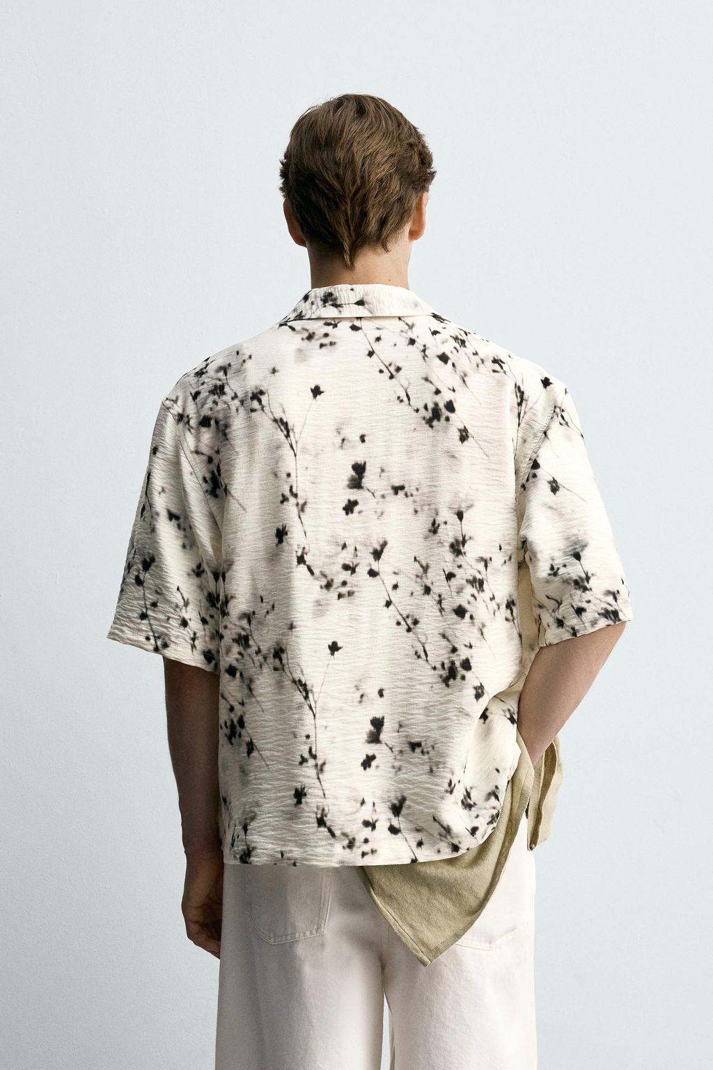 CAMISA RELAXED FIT ESTAMPADO FLORAL / Blanco roto