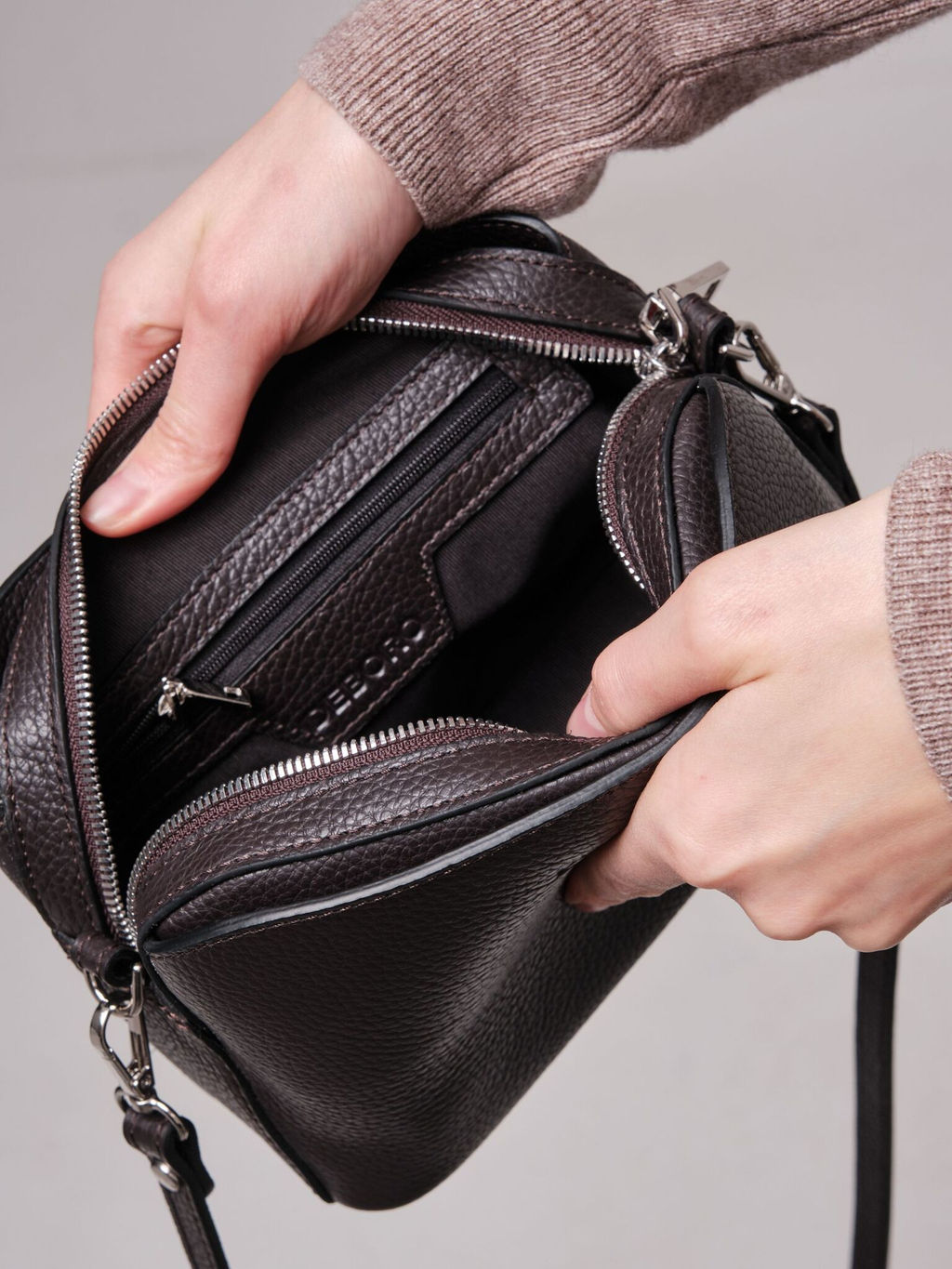 Сумка на плечо кросс-боди Deboro 30848 темно-коричневый