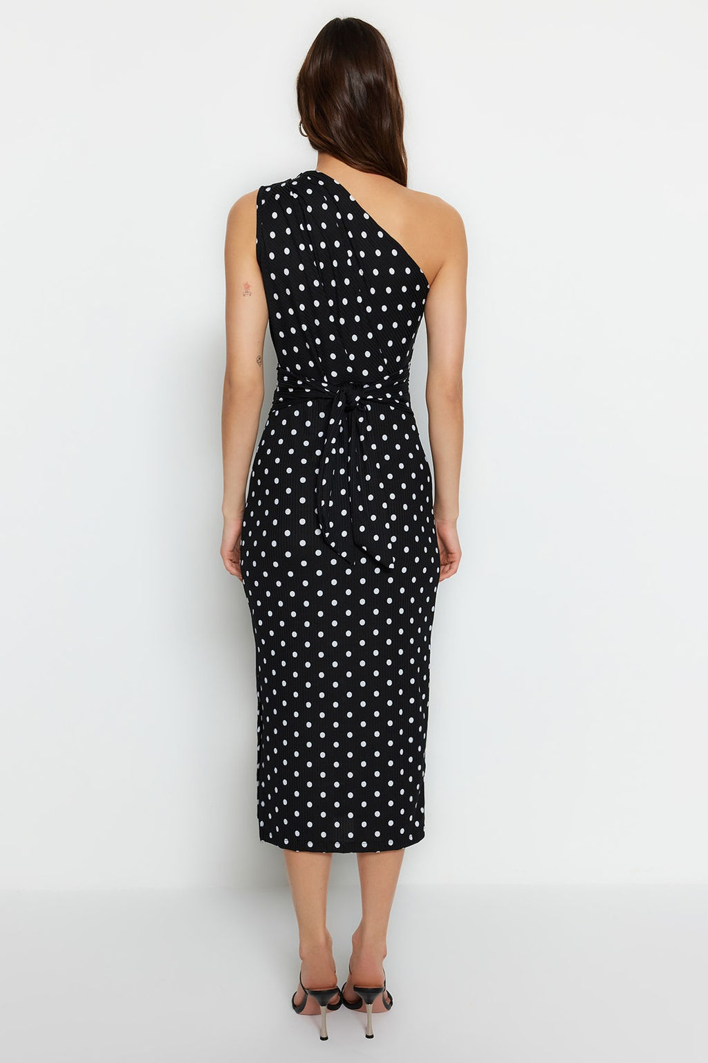 Siyah Bask?l? Fitted/Vucuda Oturan Tek Omuz Asimetrik Buzgu Detayl? Orme Kalem Elbise TWOSS23EL02182