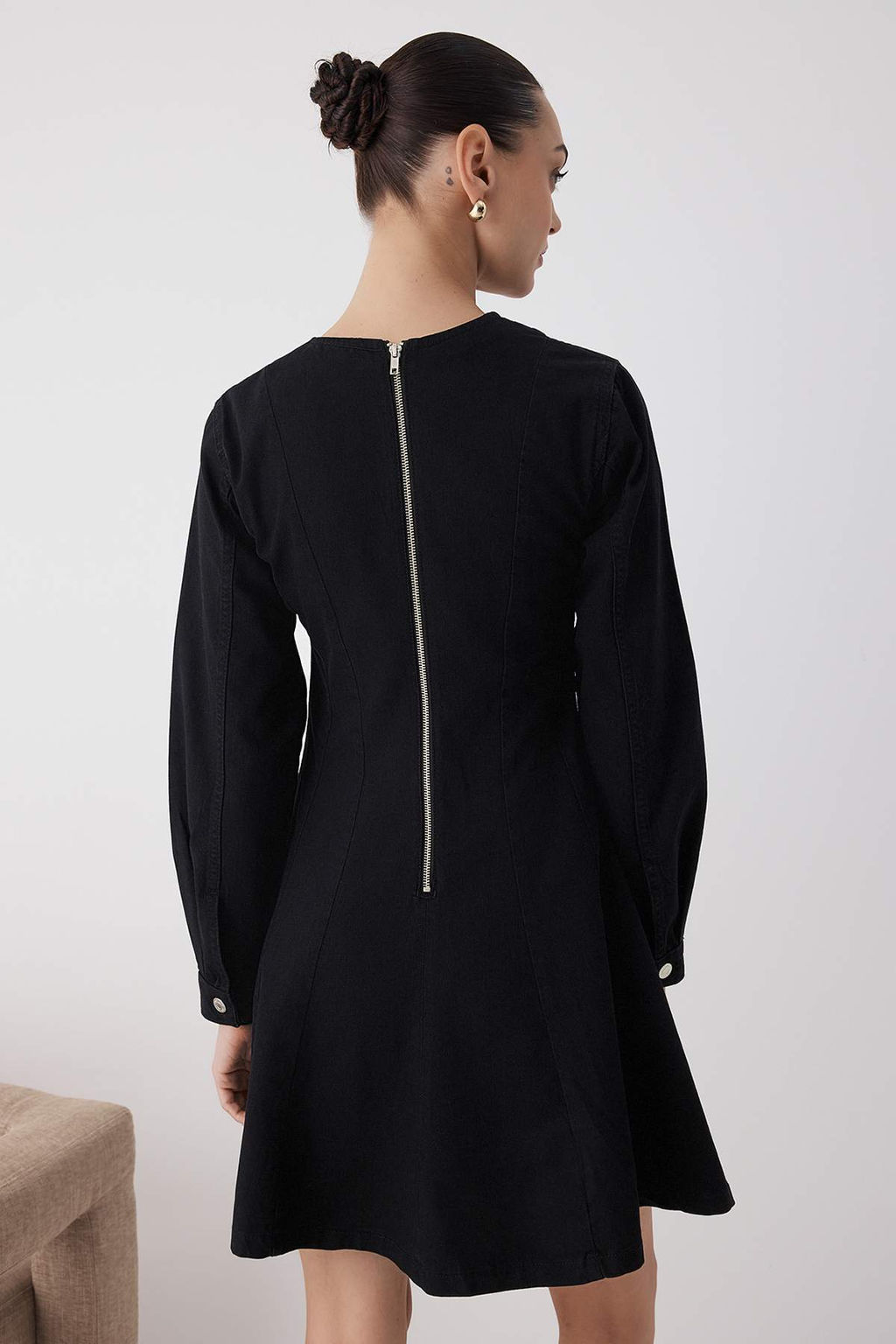 Wardrobe Essentials  Siyah Volanl? Mini Denim Elbise | TWOAW26EL00045 - Trendyolmilla фото 4