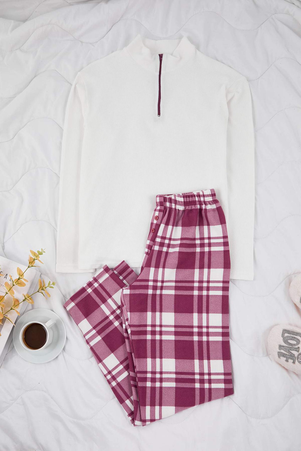 Beyaz-Bordo Fermuarl? Yumusak K?sl?k Waffle Orme Pijama Tak?m? THMAW26PT00186
