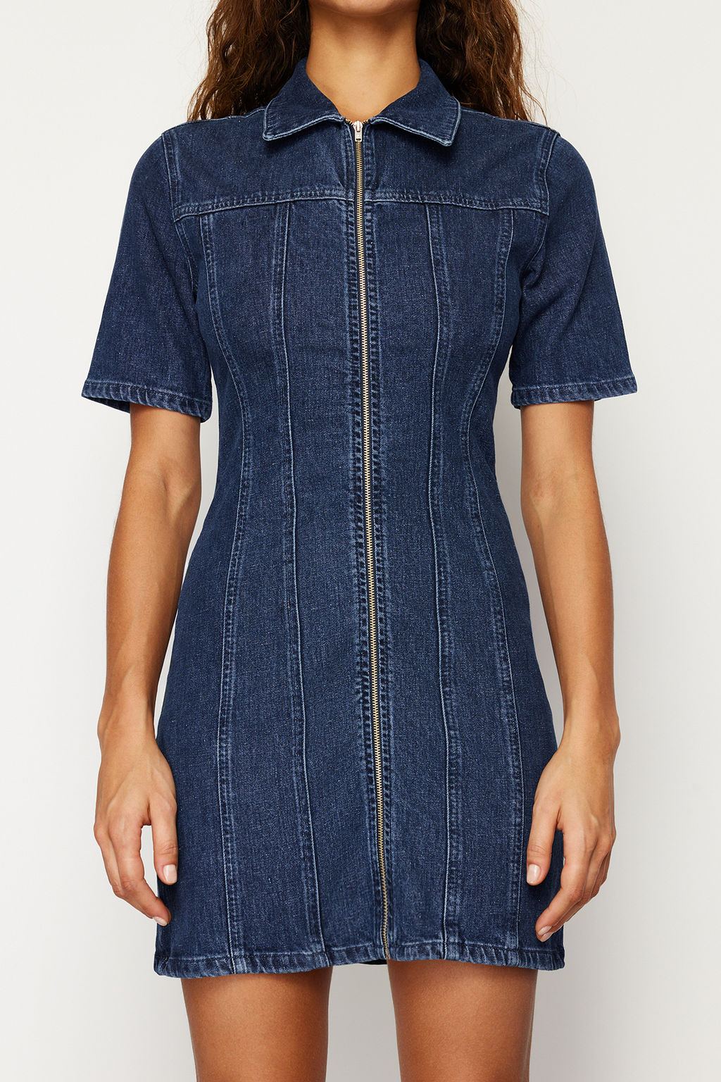 TRENDYOLMILLA Koyu Mavi Fermuarl? Fitted/Vucuda Oturan Mini Denim Elbise TWOSS24EL00381 фото 5