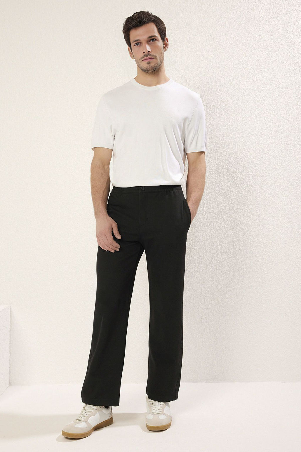 TRENDYOL MAN Siyah Straight Orme Rahat Pantolon TMNSS25PL00012