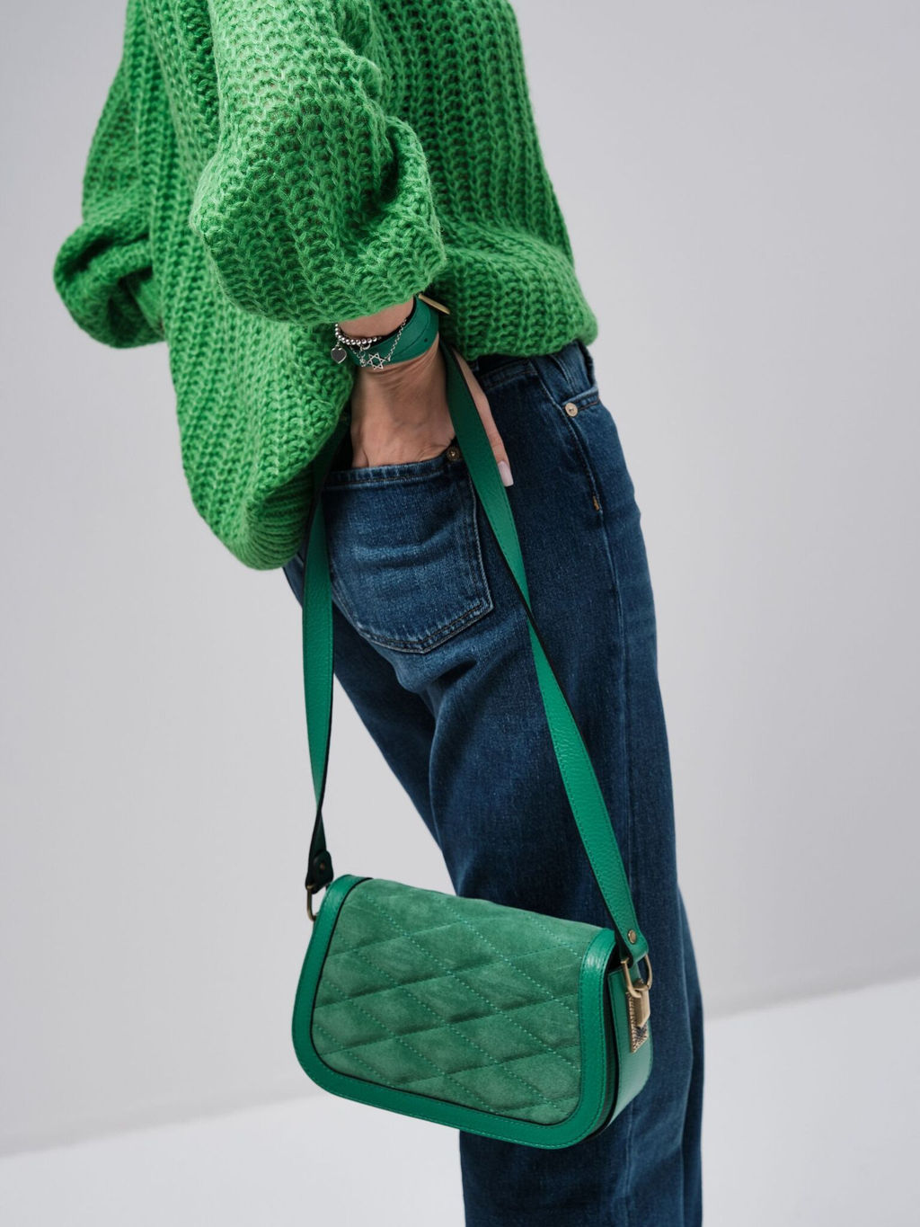 Сумка замшевая на плечо Deboro 30791 зеленая весна