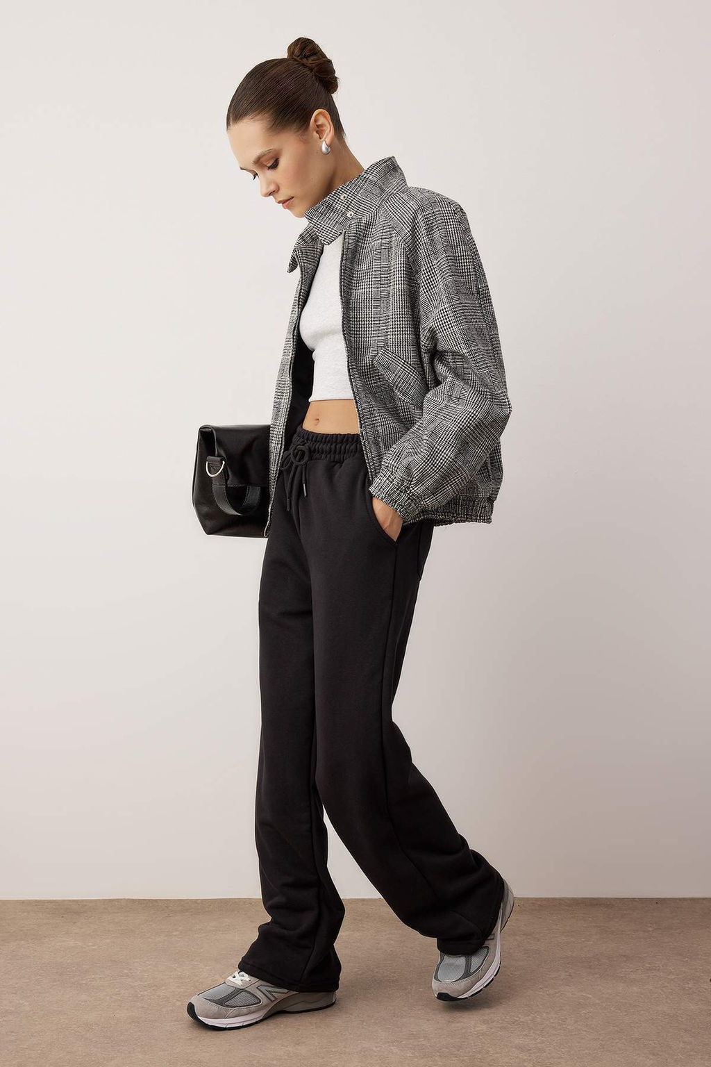 Siyah Beli Lastikli Basic Jogger Kordonlu Orme Esofman Alt? TWOAW26EA00016 - Trendyolmilla фото 7