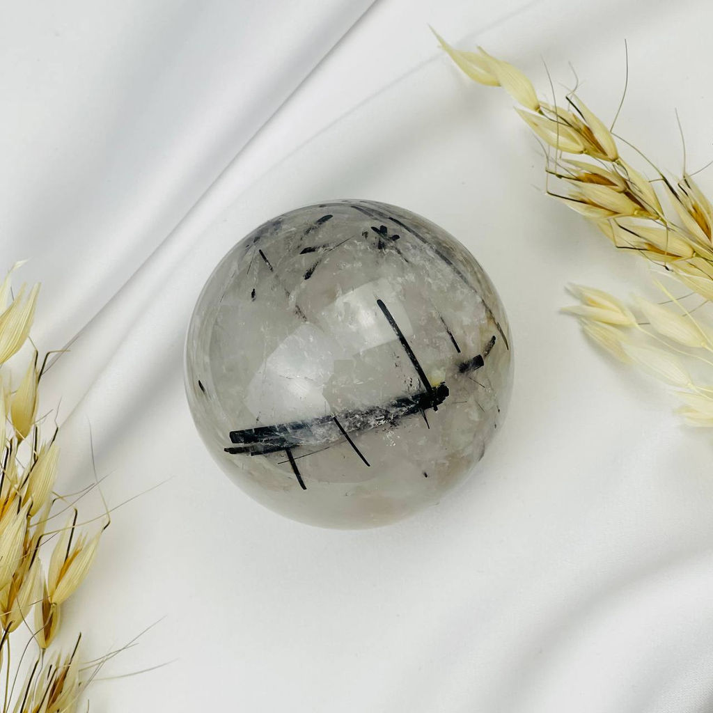 Шар из Кварца с включением Турмалина