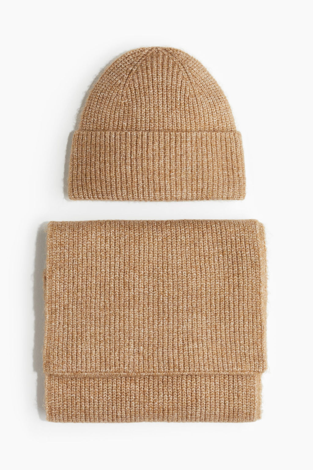 Conjunto de gorro beanie y bufanda en punto
