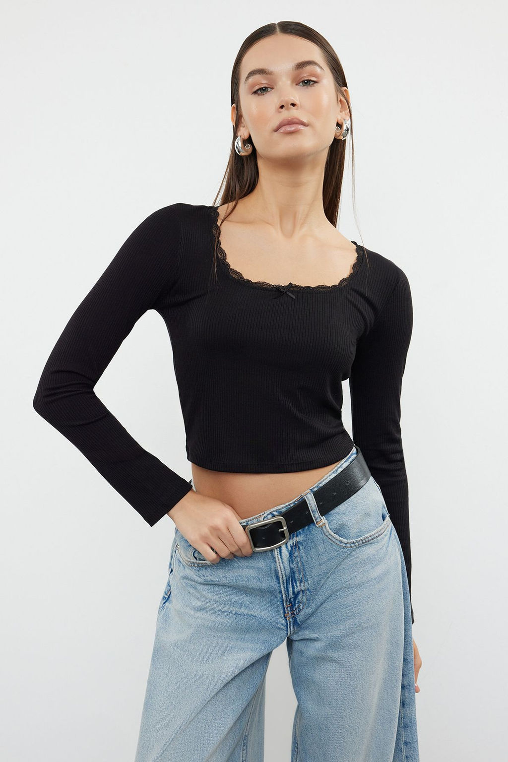 Trendyolmilla Siyah Kare Yaka Dantel Detayl? Crop/K?sa Orme Bluz TWOAW25BZ00007  фото 6