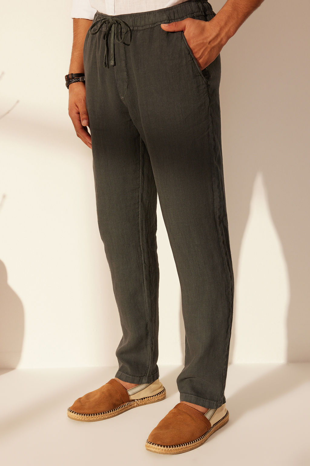 TRENDYOL MAN Premium Gri %100 Keten Straight Fit Lastikli Beli Baglamal? Pantolon TMNSS24PL00018