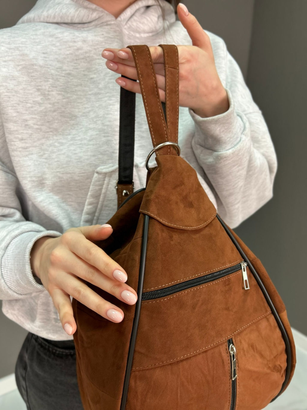 Сумка-рюкзак женская из телячьей кожи