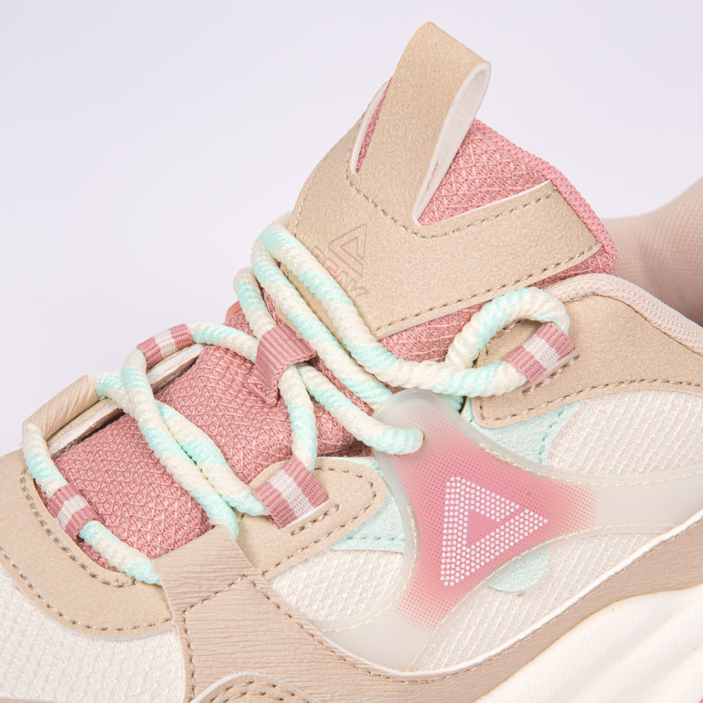 Кроссовки женские