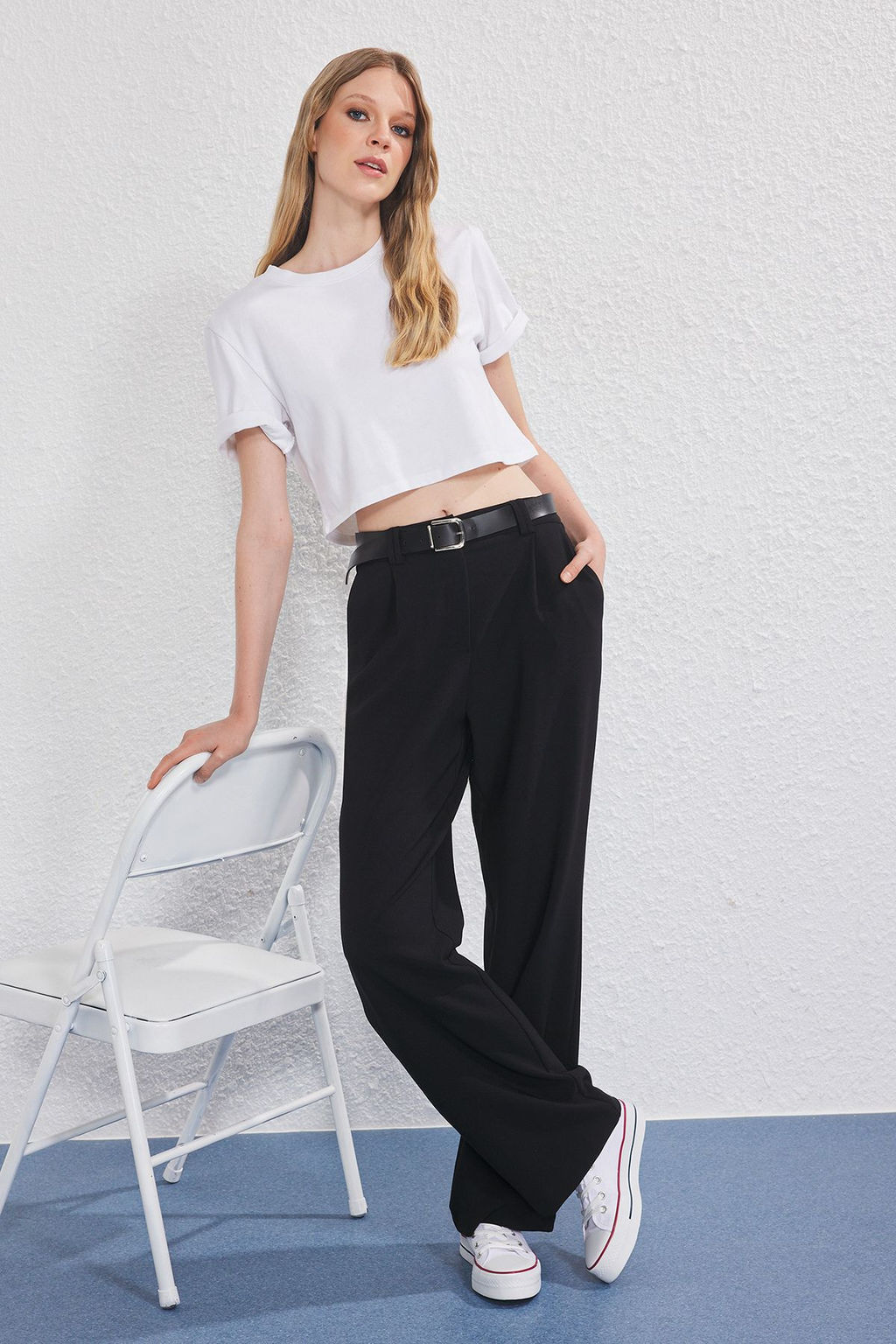 TRENDYOLMILLA Siyah Kemerli Wide Leg/Genis Paca Dokuma Pantolon TWOSS25PL00104