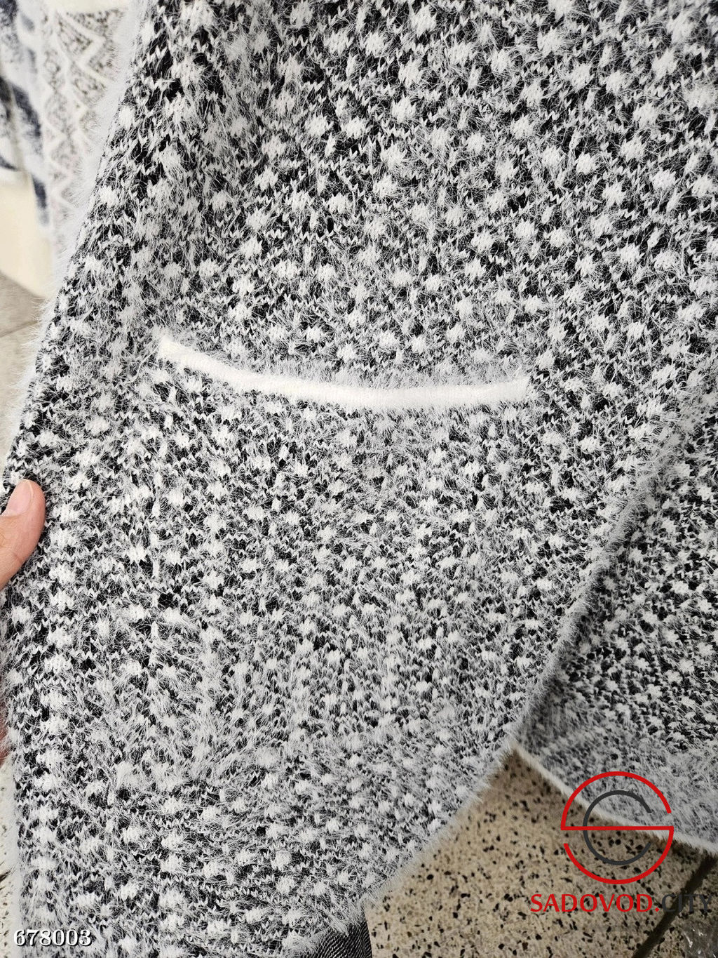 Жилетка на молнии с капюшон