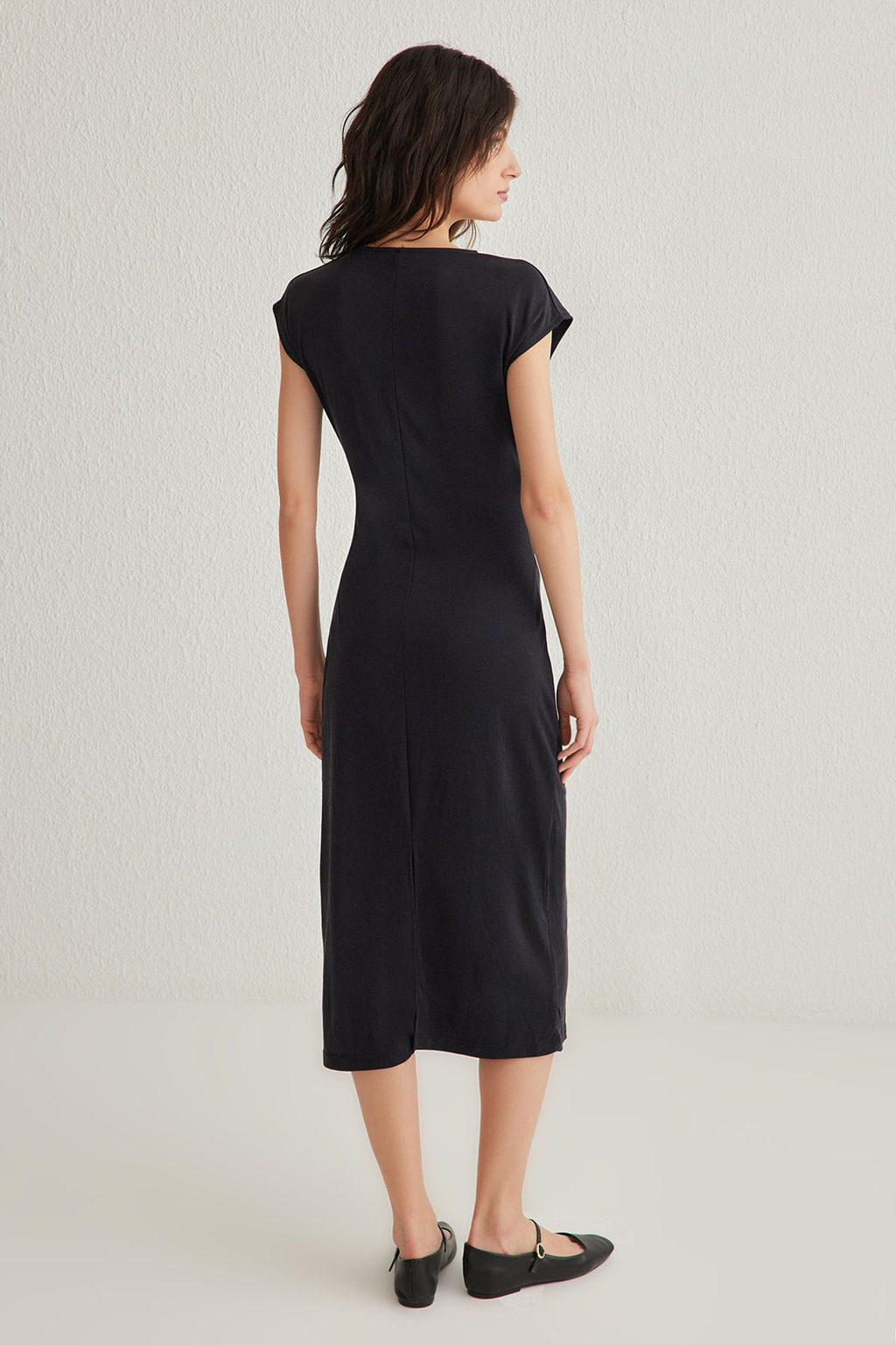 Siyah Duz Kusakl? Midi Yumusak Dokulu Modal Pike Orme Elbise TWOSS25EL00072 - Trendyolmilla фото 5