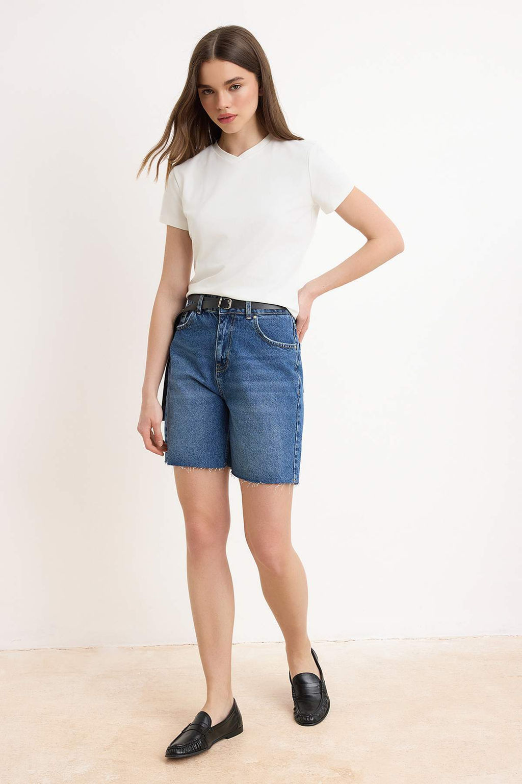 Siyah Fitted/Vucuda Oturan V Yaka K?sa Kollu Crop Pamuklu Esnek Orme T-Shirt TWOSS26TS00069 - Trendyolmilla фото 7
