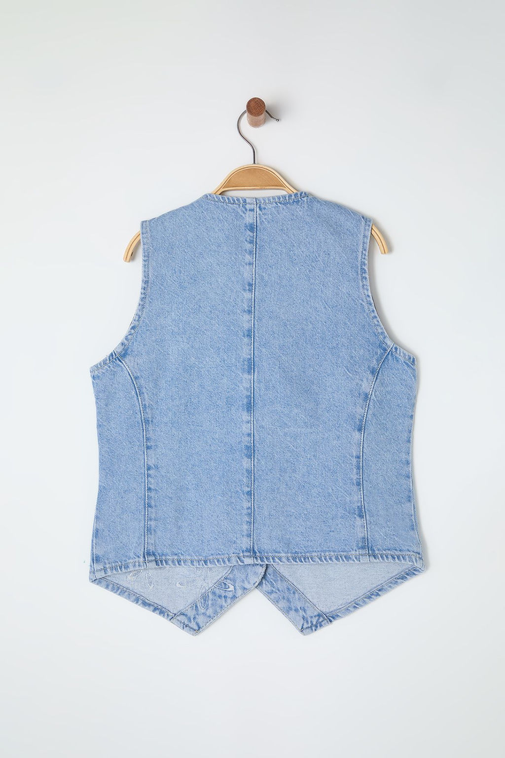 TRENDYOLMILLA Ac?k Mavi Cicek Nak?sl? V Yaka Denim Yelek TWOSS25YE00003  фото 9