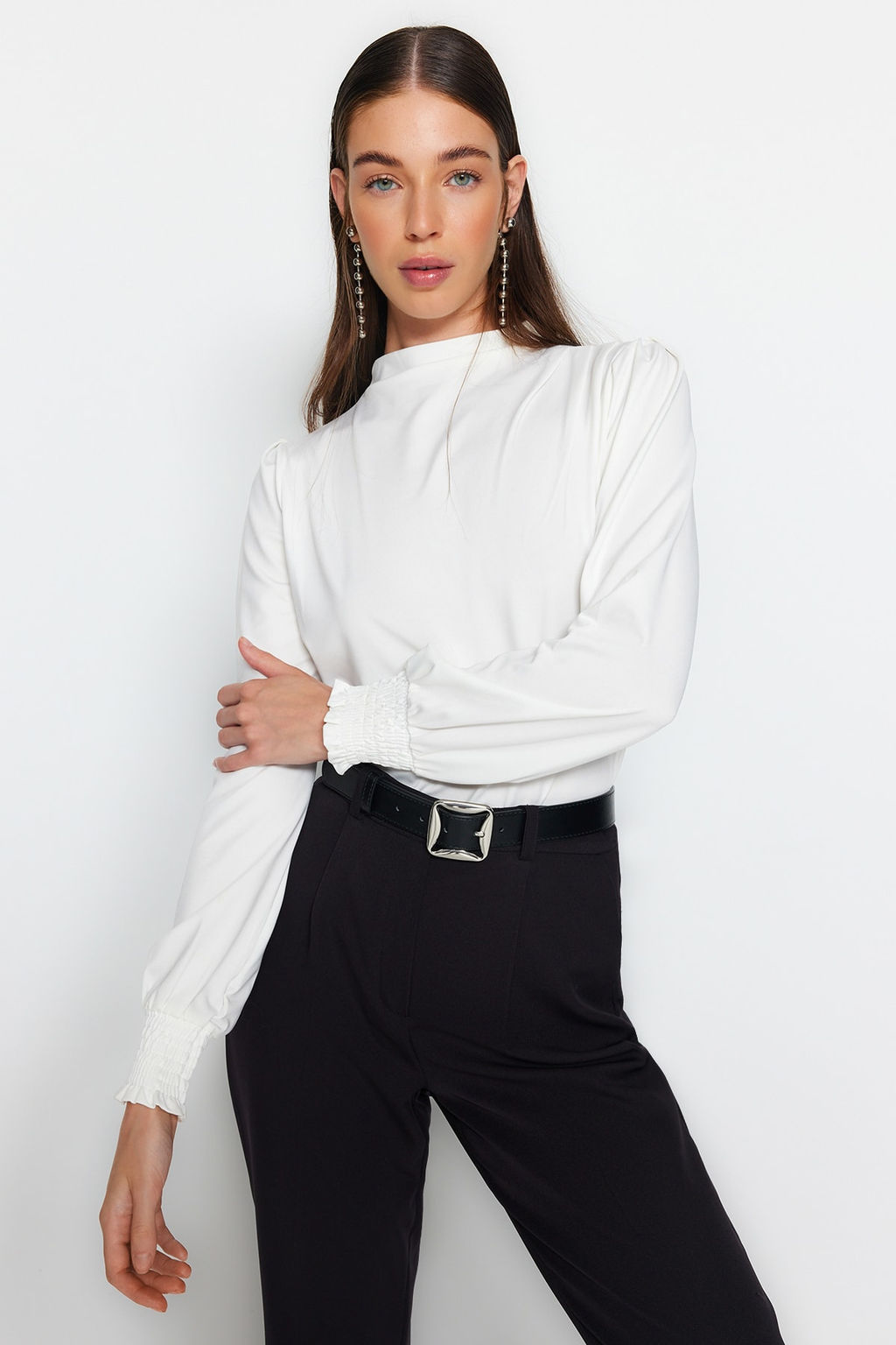 Siyah Dik Yaka Regular Fit Gipe Detayl? Esnek Orme Bluz TWOAW24BZ00022 - Trendyolmilla фото 2