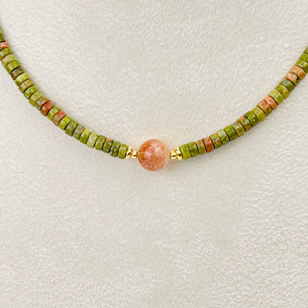 Колье из Унакита и Солнечного камня 38 см +