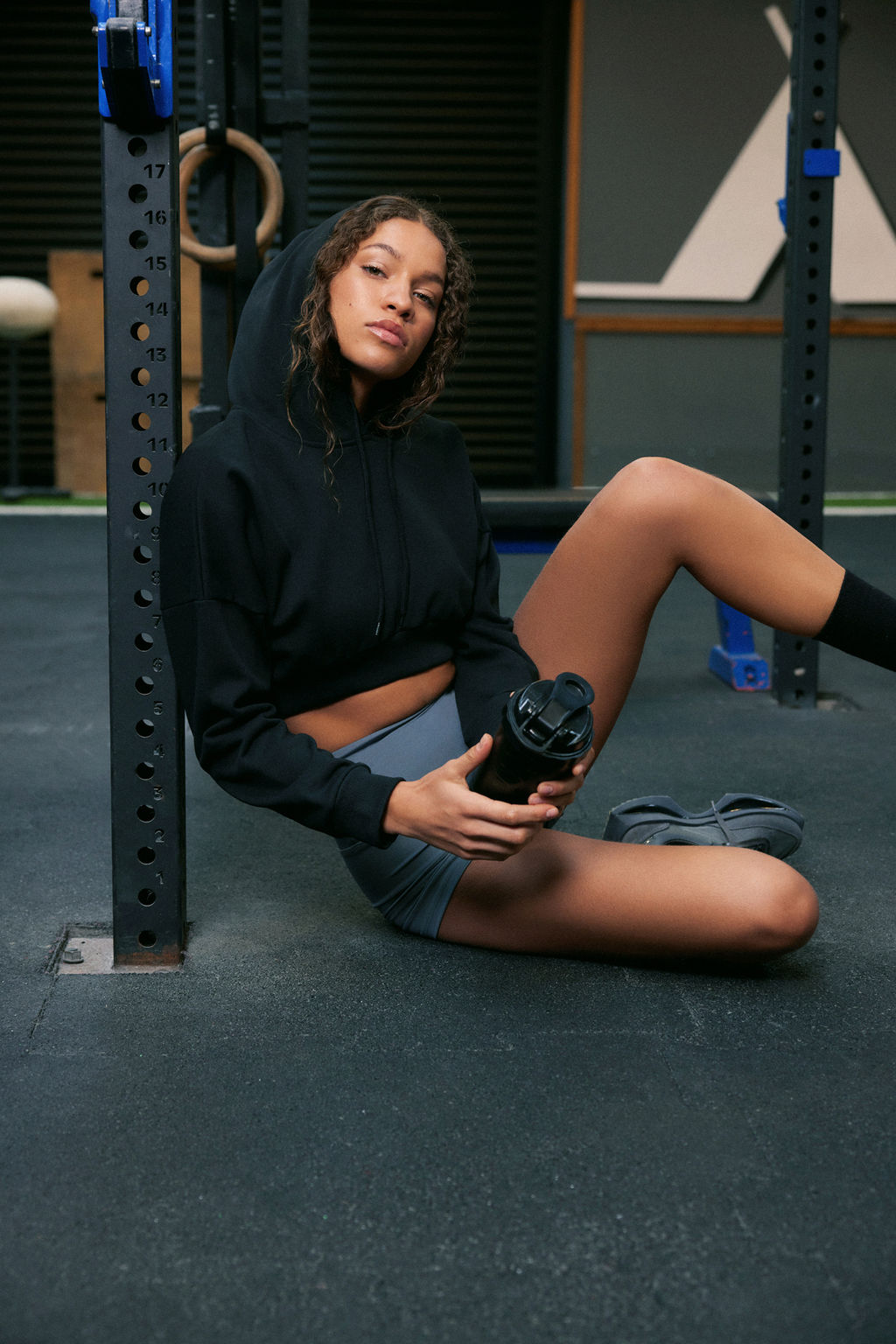 Siyah Crop Kapusonlu Ici Polarl? Orme Spor Sweatshirt TWOAW21SW0662