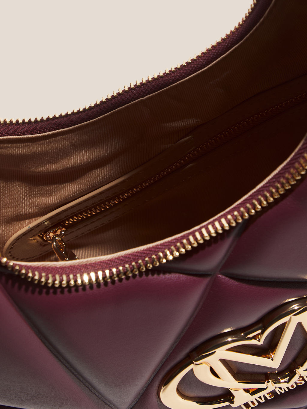 Женская сумка на плечо LOVE MOSCHINO EMBOSSED Q Артикул 4561033, фиолетово-бордовый  фото 4