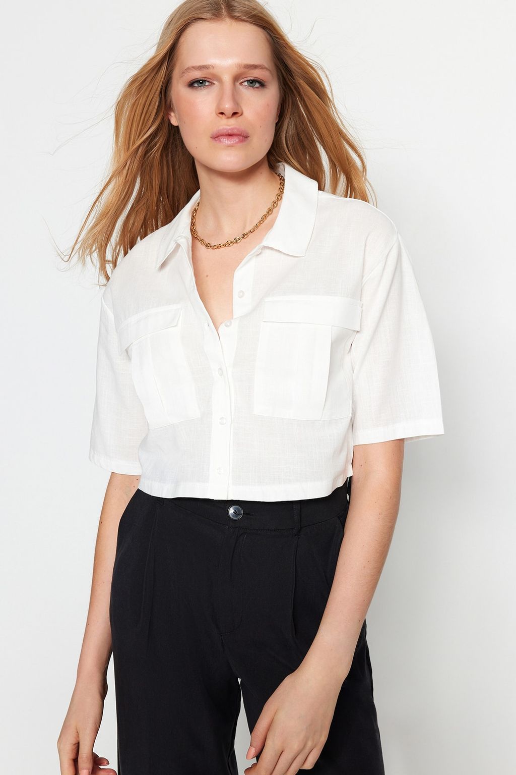 TRENDYOLMILLA Ekru Utility Cep Detayl? Crop Regular Normal Kal?p Dokuma Gomlek TWOSS23GO00026