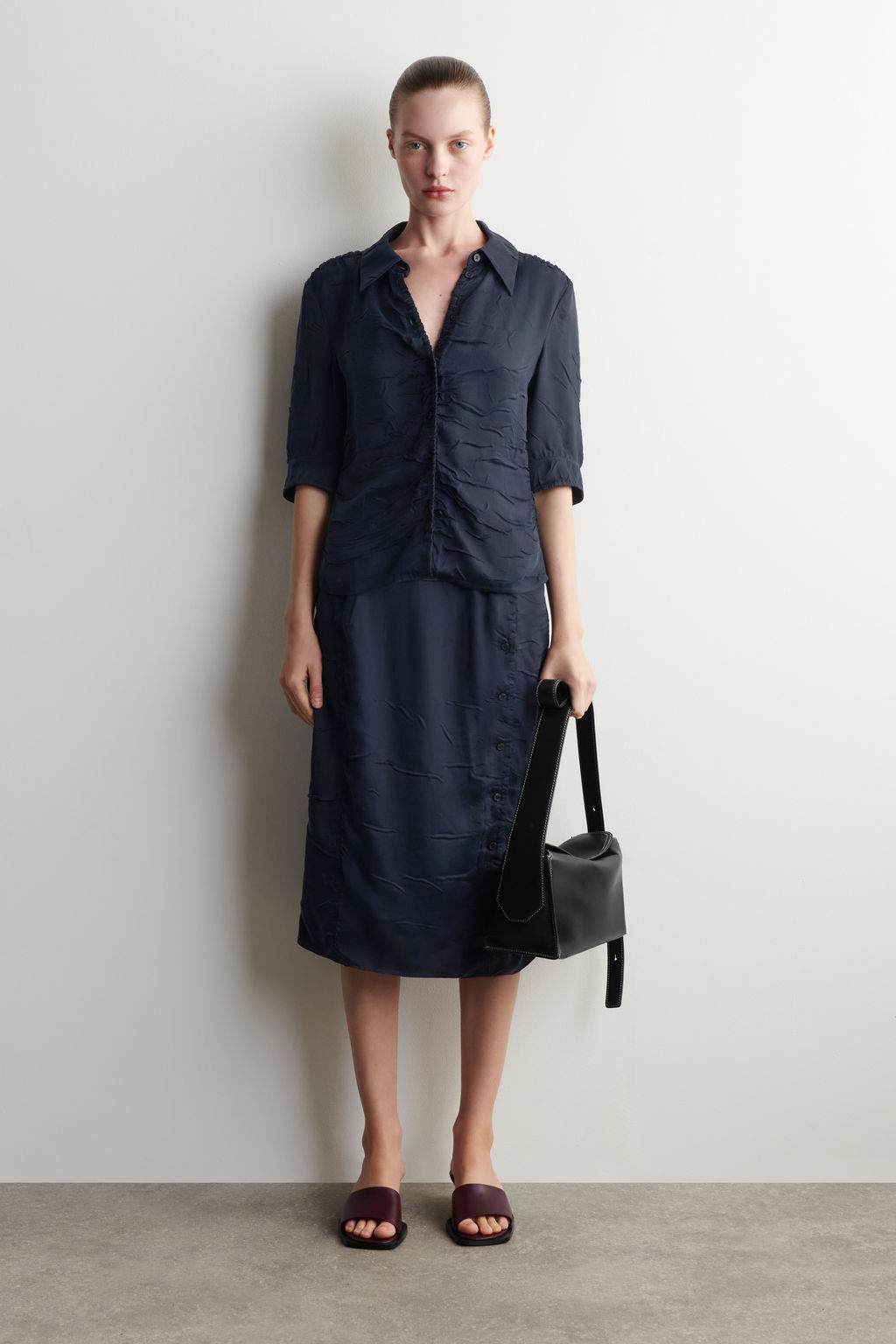 FALDA MIDI FRUNCIDA CON EFECTO ARRUGADO - H&m фото 2