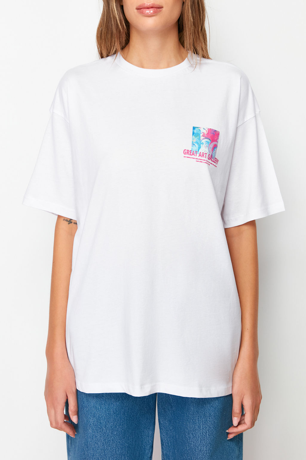 TRENDYOLMILLA Beyaz On ve S?rt Bask?l? Boyfriend/Genis Kal?p Orme T-Shirt TWOSS23TS00334  фото 4