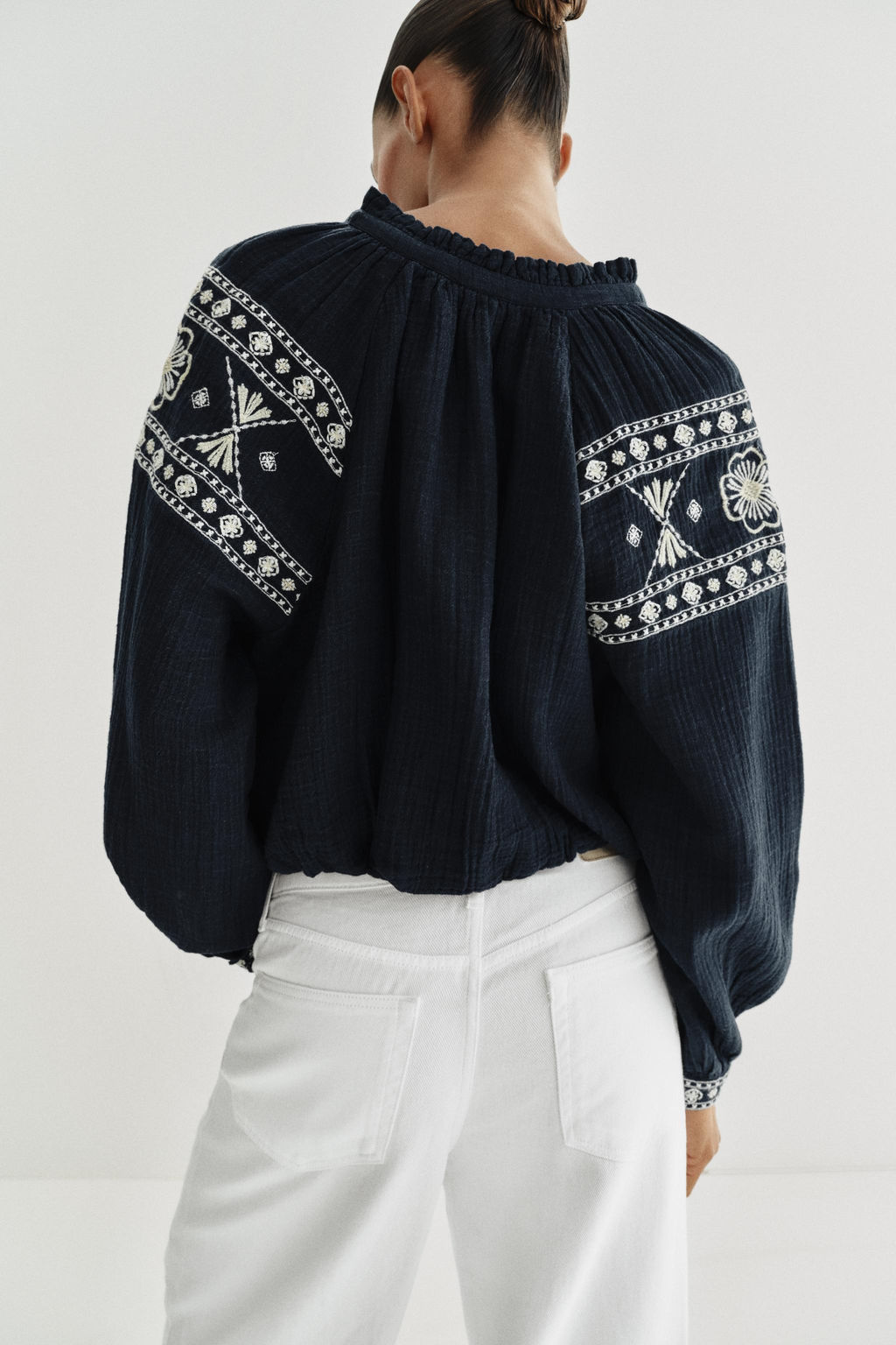 CONTRAST VELVET BLOUSE - Zara фото 13