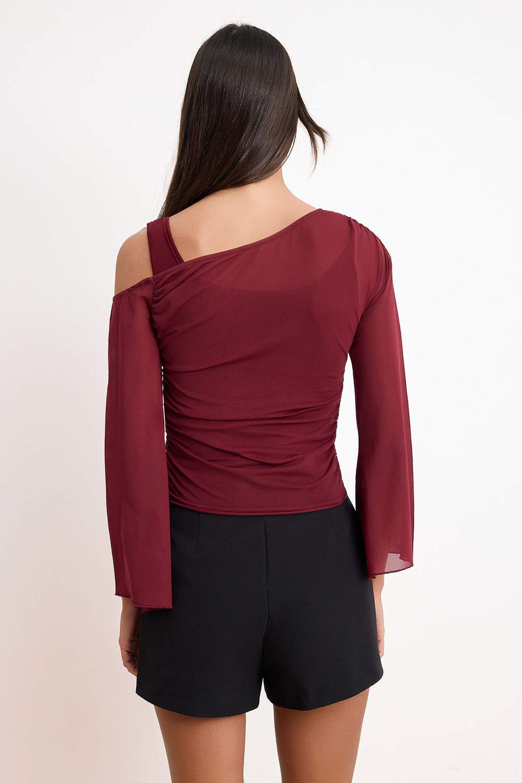 Bordo Fitted/Vucuda Oturan Asimetrik Yaka Cift Gorunumlu Buzgulu Tul Orme Bluz TWOSS26BZ00071