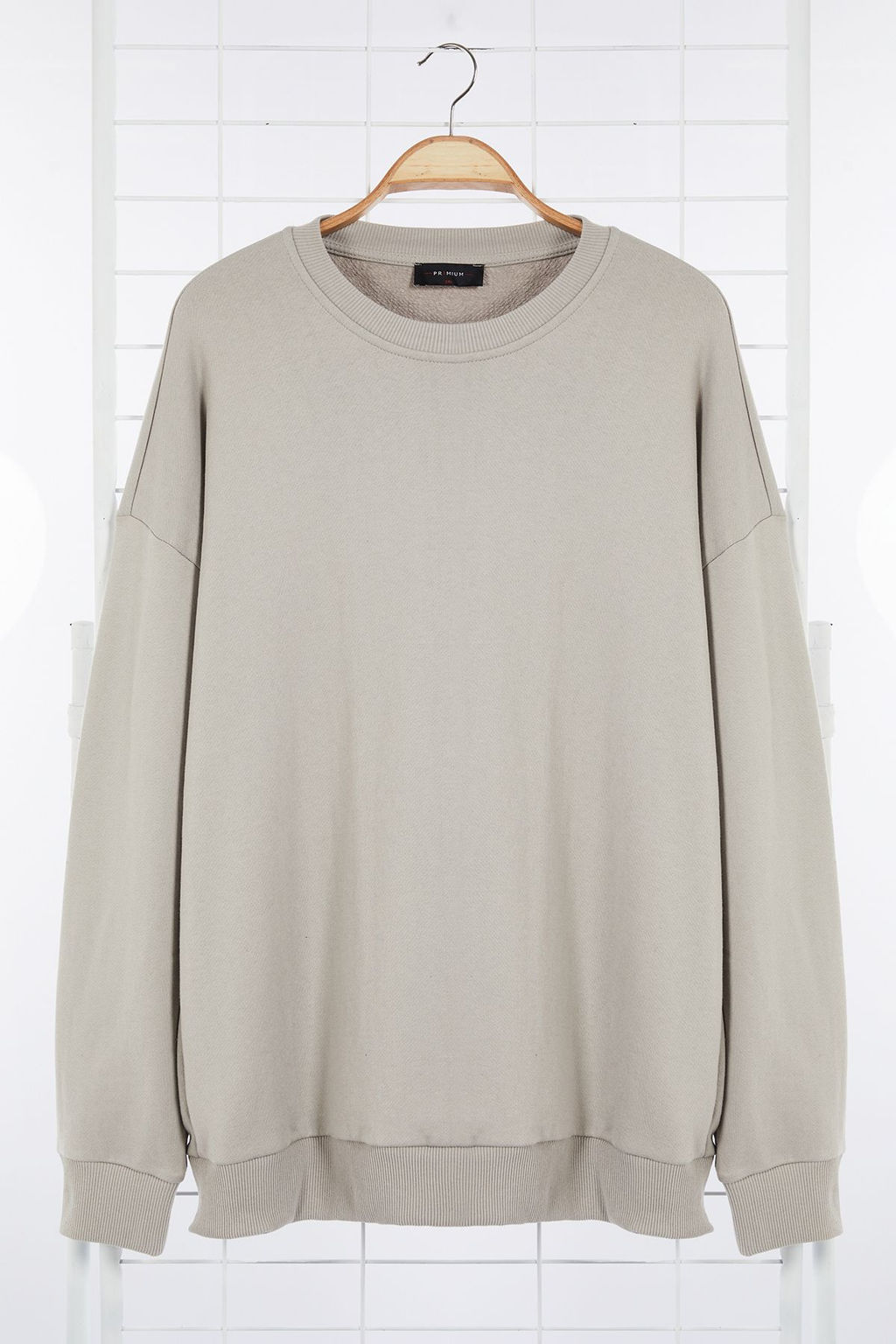 TRENDYOL MAN Gri Oversize/Genis Kesim Yaz? Bask?l? Buyuk Beden Sweatshirt TMNAW25AO00026 - Trendyolmilla фото 6