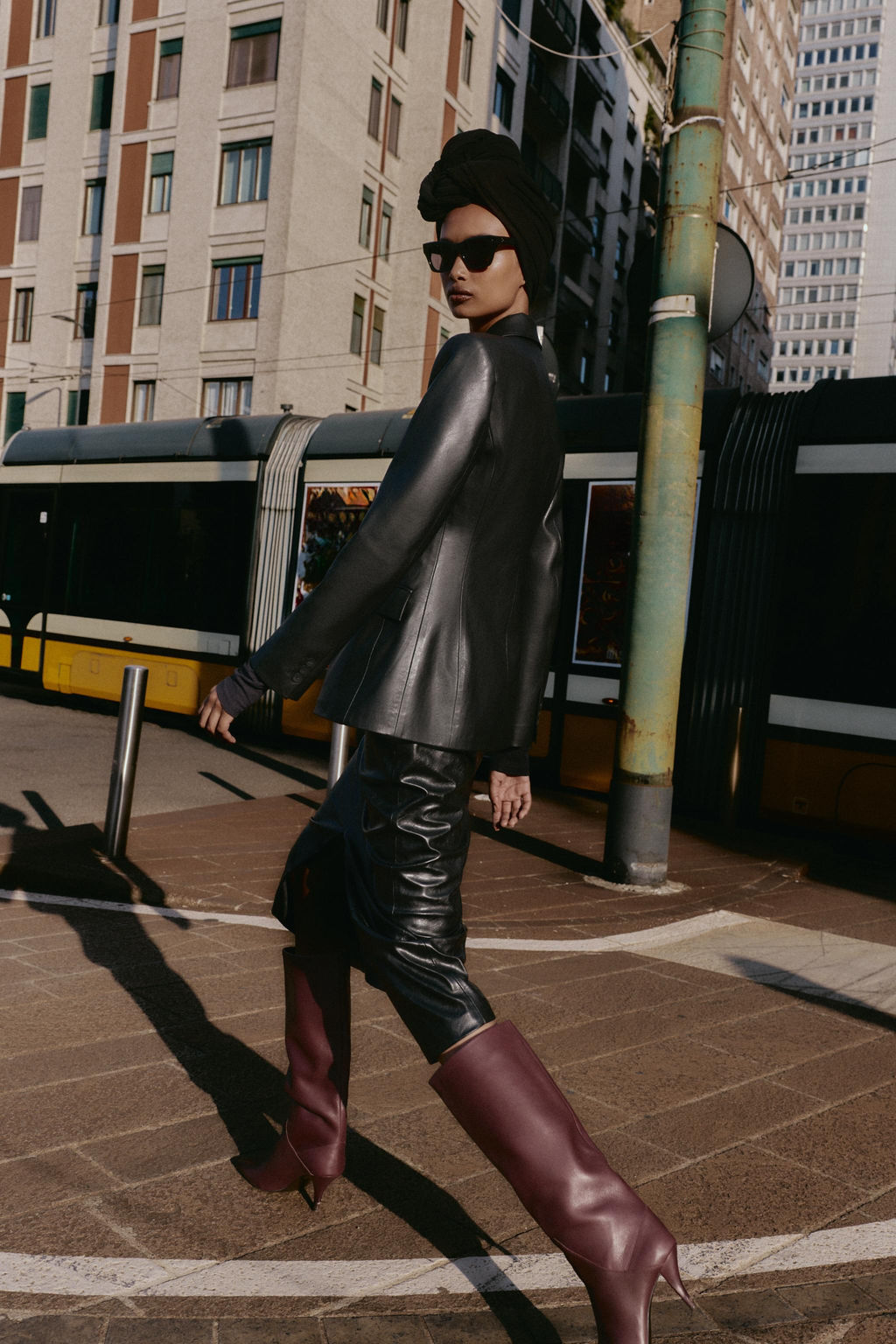 FAUX LEATHER DOUBLE-BREASTED BLAZER - Zara фото 13