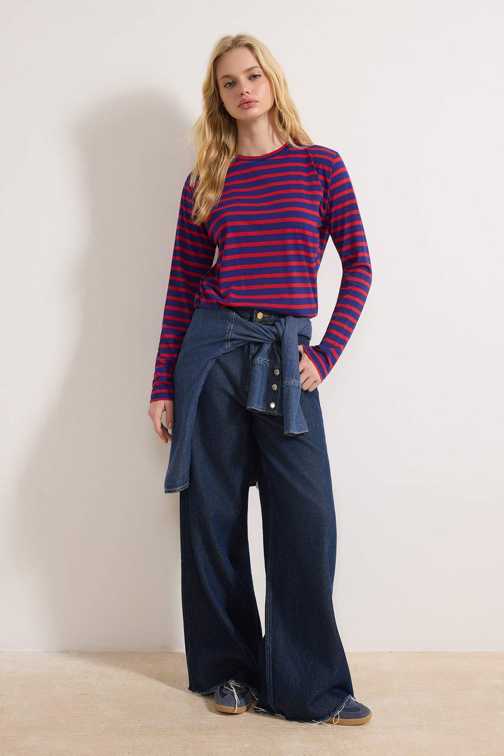 K?rm?z?-Lacivert Cizgili Regular/Normal Kal?p Basic Bisiklet Yaka Orme T-Shirt TWOAW23TS00002